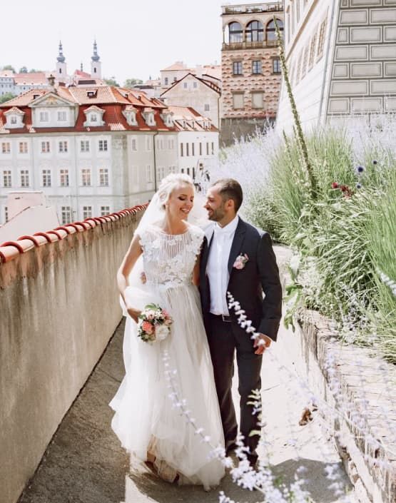 https://wedding-elegant.eu/files/resized/photo_video_gallery/foreigner__banner.900x1100.center.center.jpg
