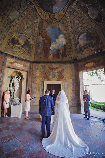 The place for the ceremony is decorated with handmade frescoes.