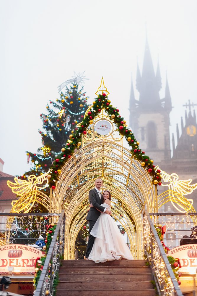 Свадьба в Староместской ратуше под Рождество - это особая атмосфера праздника.