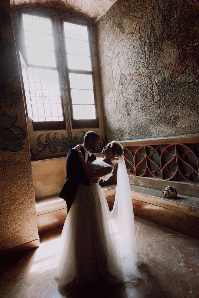 Интерьеры Староместской Ратуши прекрасно подходят для романтических фото