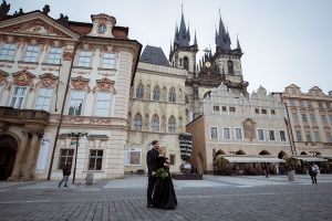 Свадьба в центре Праги идеально подходит для готических свадеб