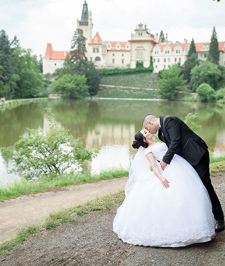 Pruhonice Castle is an ideal place to organize a wedding ceremony in a quiet, beautiful place without leaving Prague.