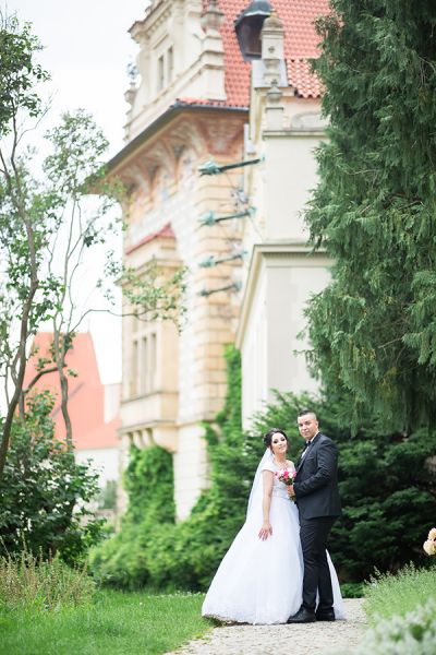 После свадебной церемонии вас ждет романтическая прогулка по саду Пругонице