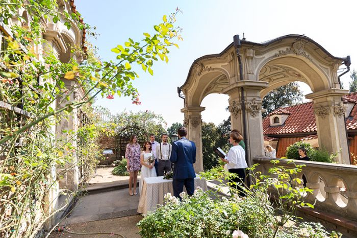 Свадебная церемония в части Дворцовых садов - Фурстенберском саду