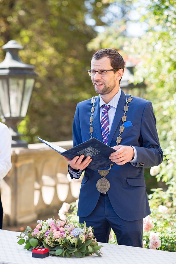 Свадебные церемонии в Праге проводит глава администрации 