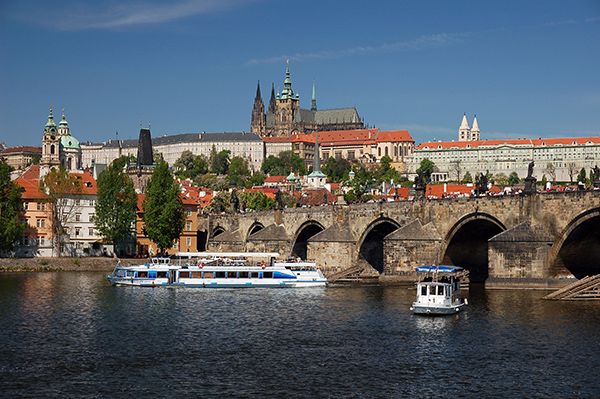 One of the options for the wedding program is a boat trip along the Vltava.
