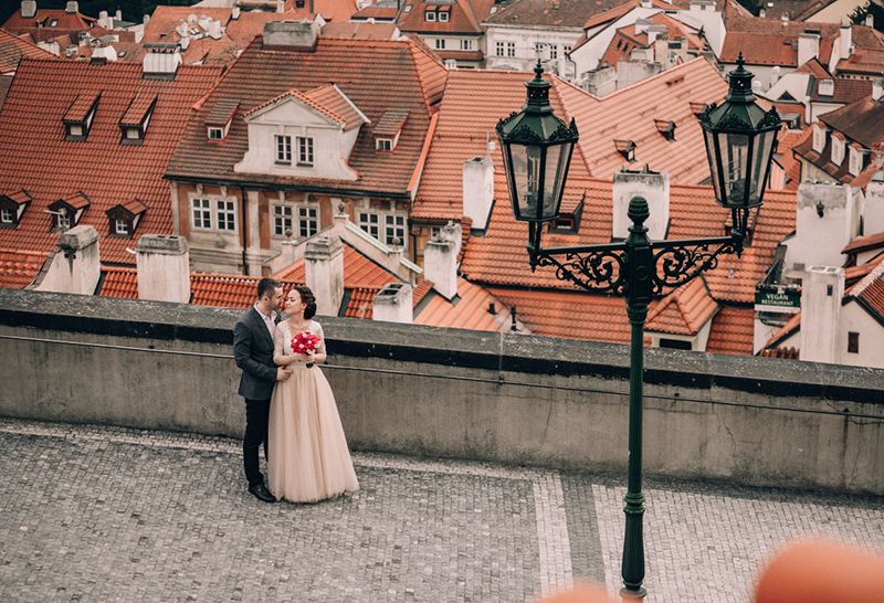 Красные черепичные крыши - визитная карточка Праги