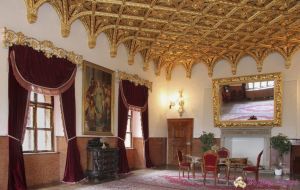 Wedding ceremonies are organized in the Golden Hall of the castle.